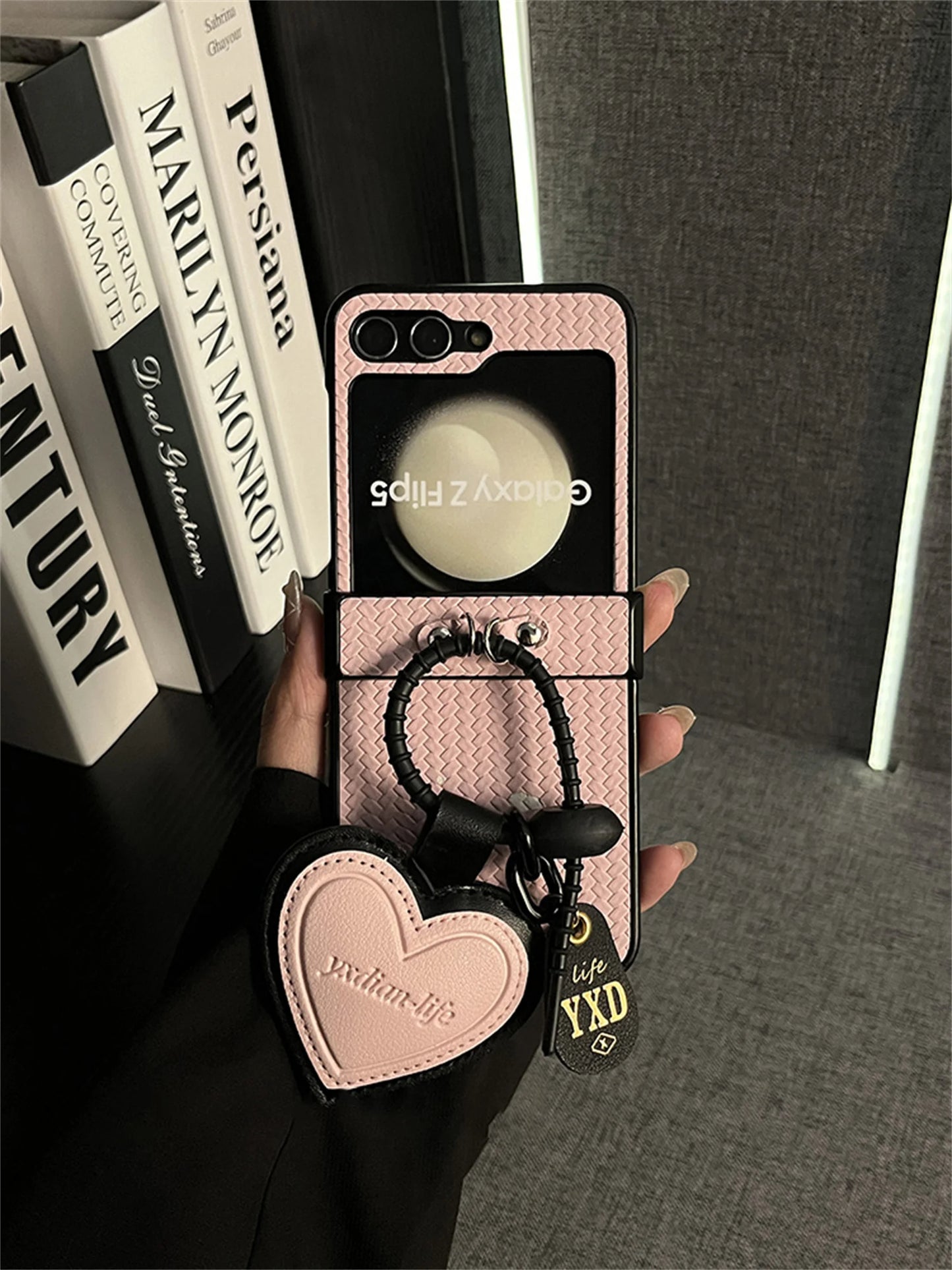 Elegant Pattern Case With Heart Pendant - Samsung