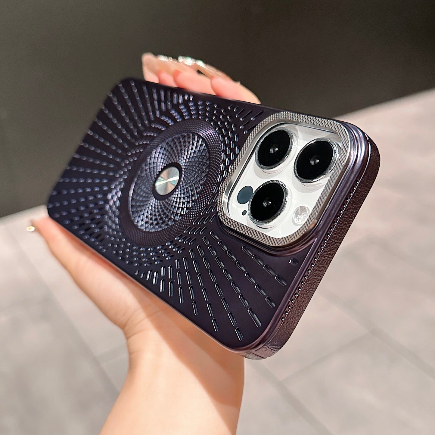 Concentric Spin Grid Pattern Case - iPhone