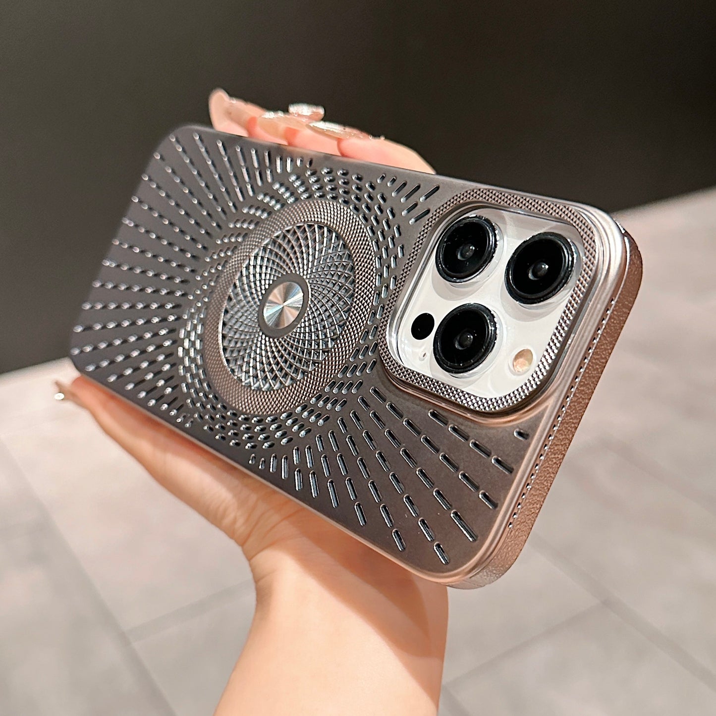 Concentric Spin Grid Pattern Case - iPhone