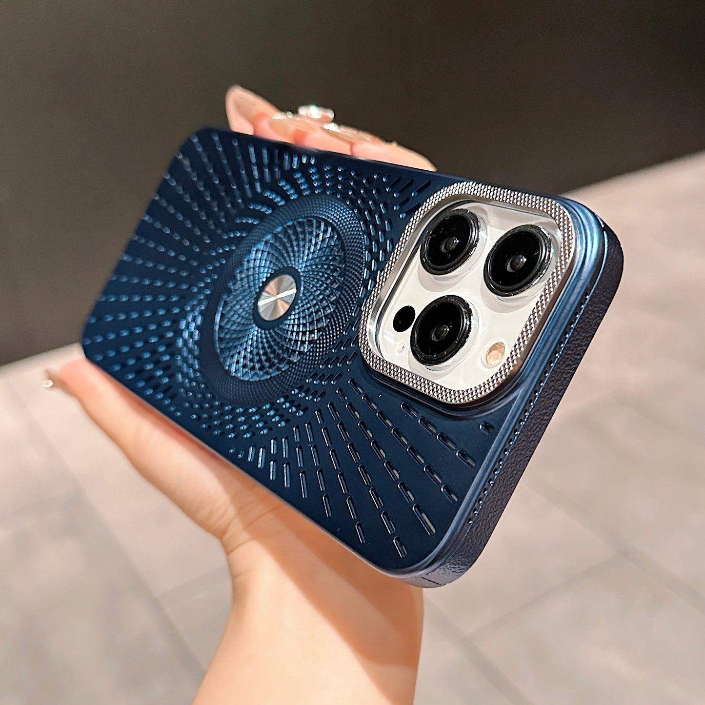 Concentric Spin Grid Pattern Case - iPhone