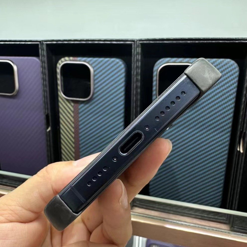 Luxurious Hollow Carbon Fiber Case - iPhone