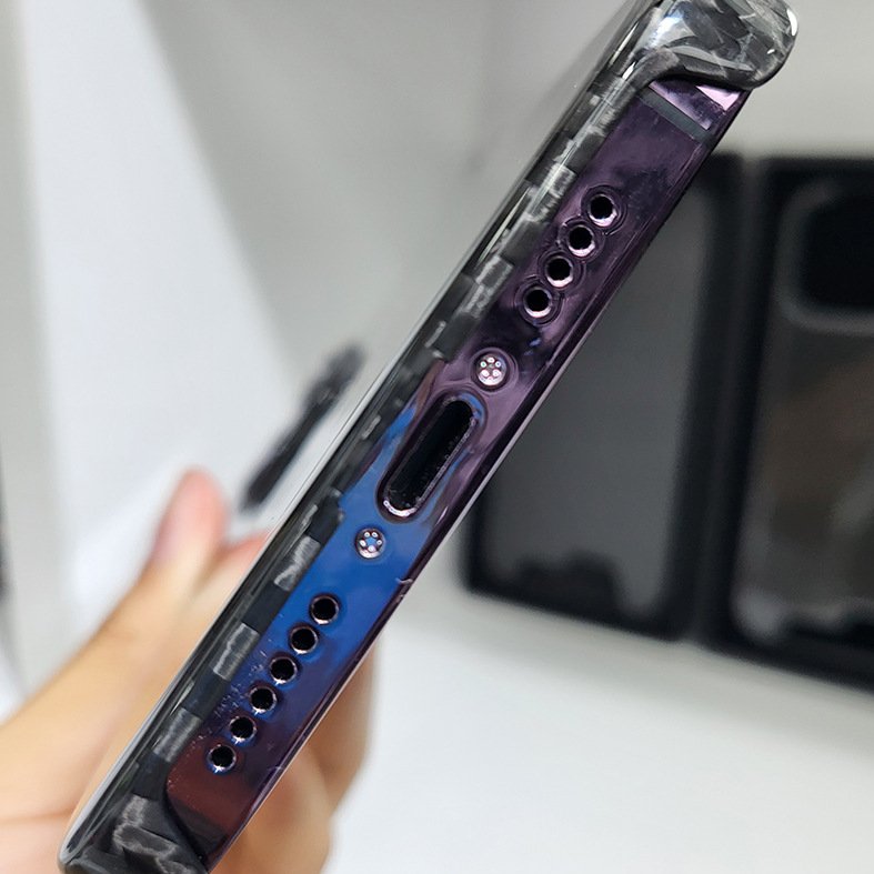 Elite Carbon Woven Stripe Pattern Case - iPhone