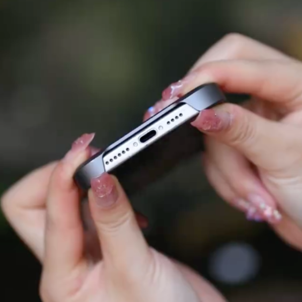 Robust Hollow Circular Incision Case - iPhone