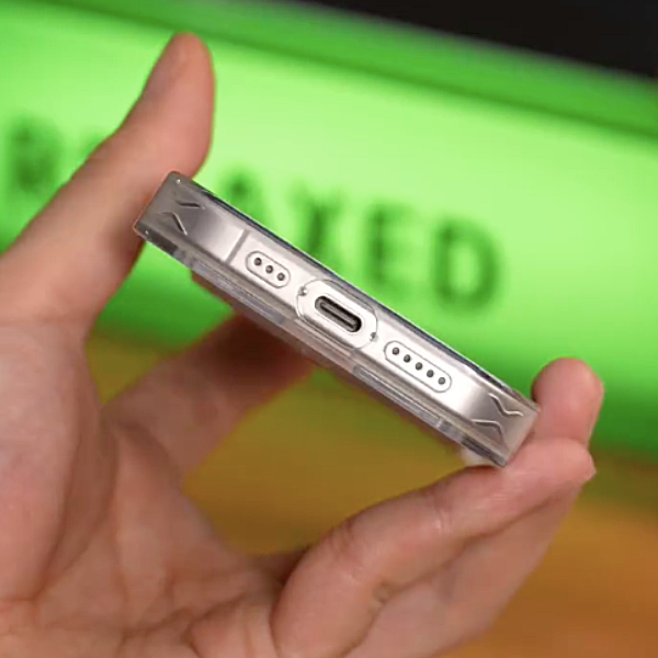 Dynamic Custom Display Magsafe Case - iPhone