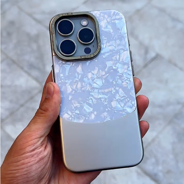 Elegant Mosaic Pattern Armor Case - iPhone