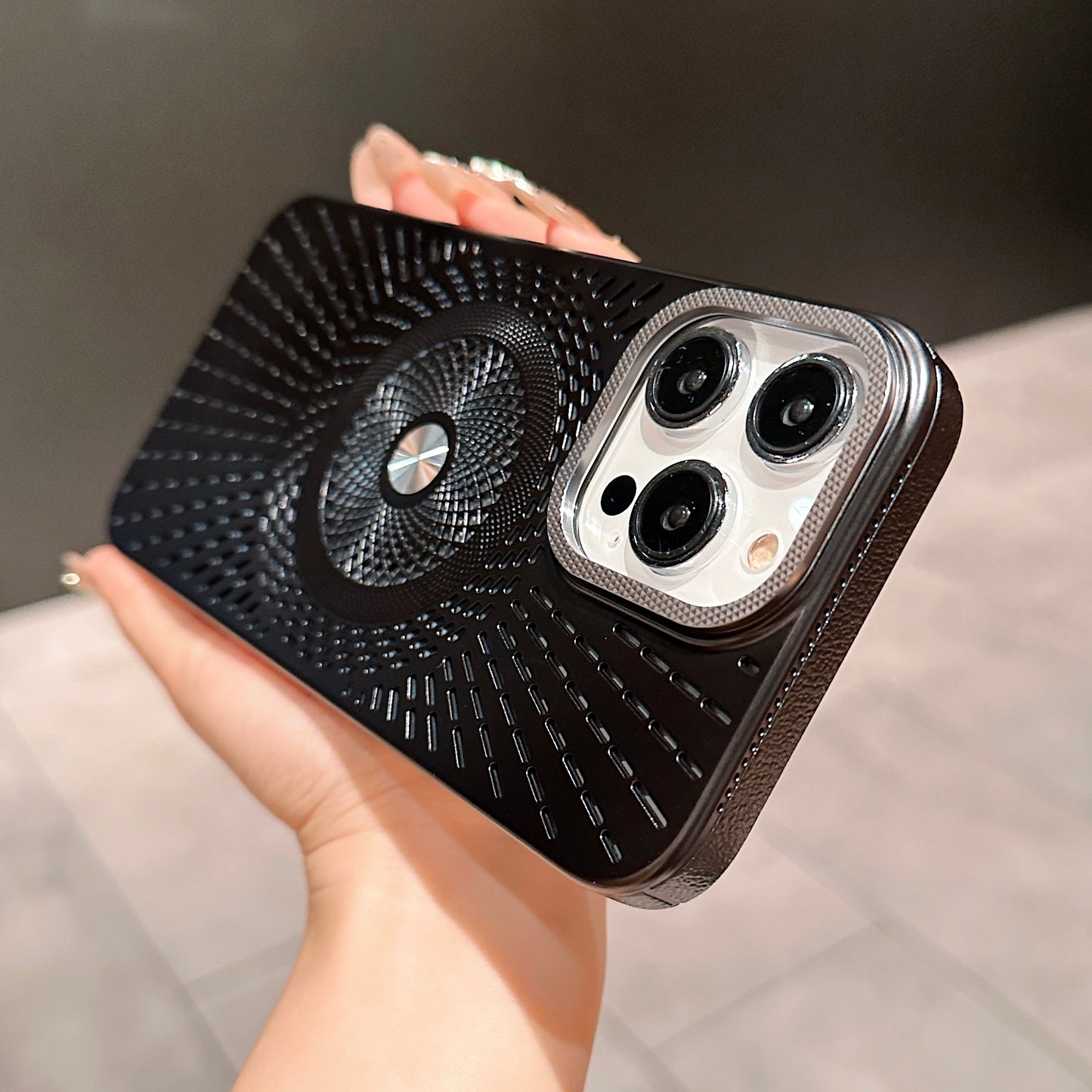 Concentric Spin Grid Pattern Case - iPhone