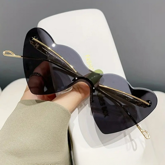 Chic Heart-Shaped Bold Sunglasses