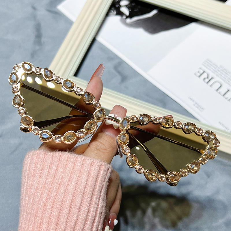 Luxe Jewel Edge Fashion Sunglasses