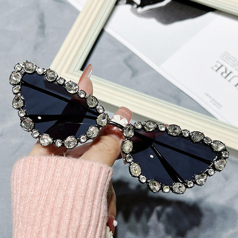 Luxe Jewel Edge Fashion Sunglasses