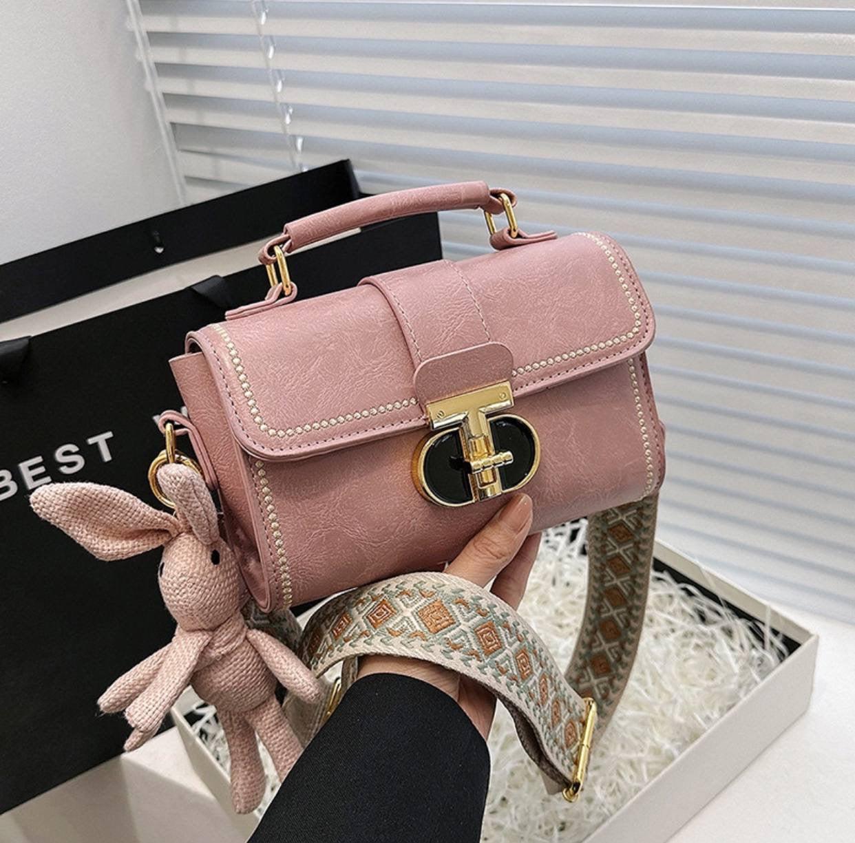 Versatile Butterfly Pearl Crossbody Bag