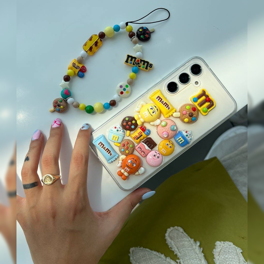 M&M Swirl Rainbow Toffee Charm Case - Samsung