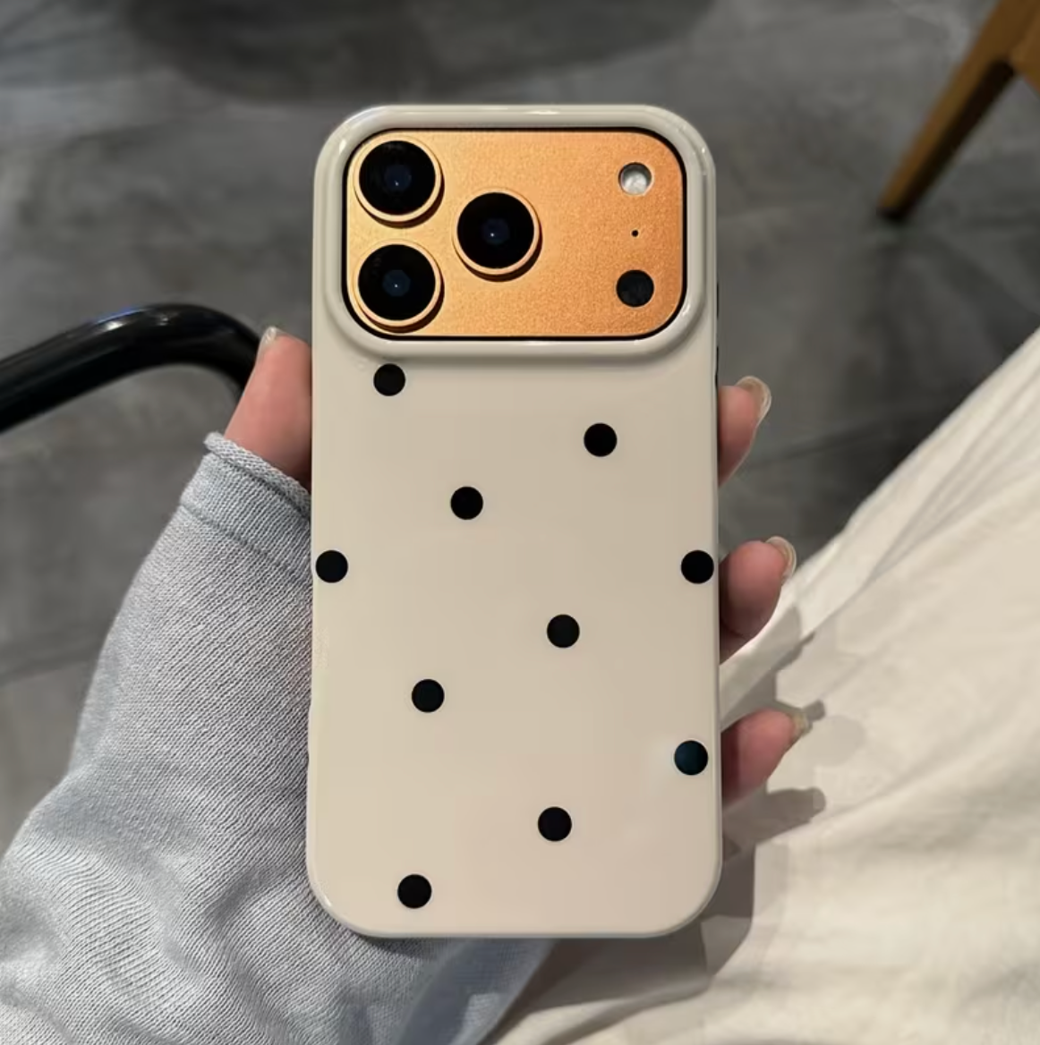 Minimalist Polka Dot Phone Case Suitable for iPhone