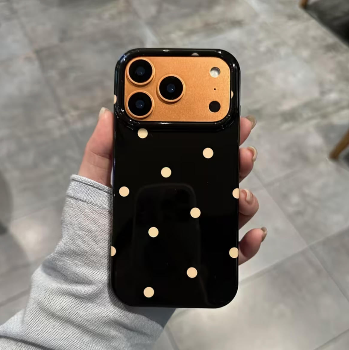 Minimalist Polka Dot Phone Case Suitable for iPhone
