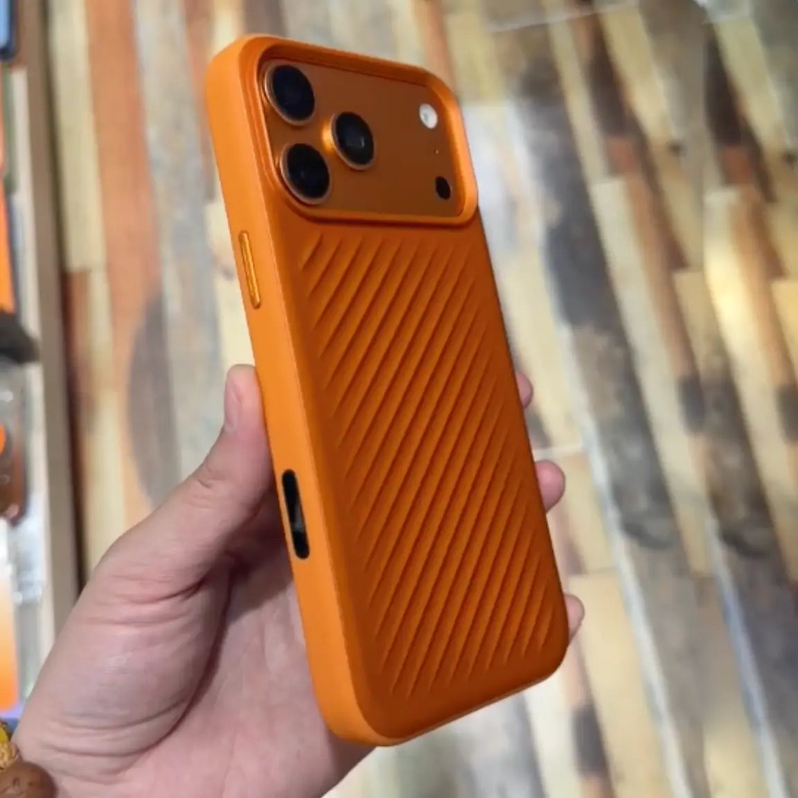 Diagonal Textured Grip Case