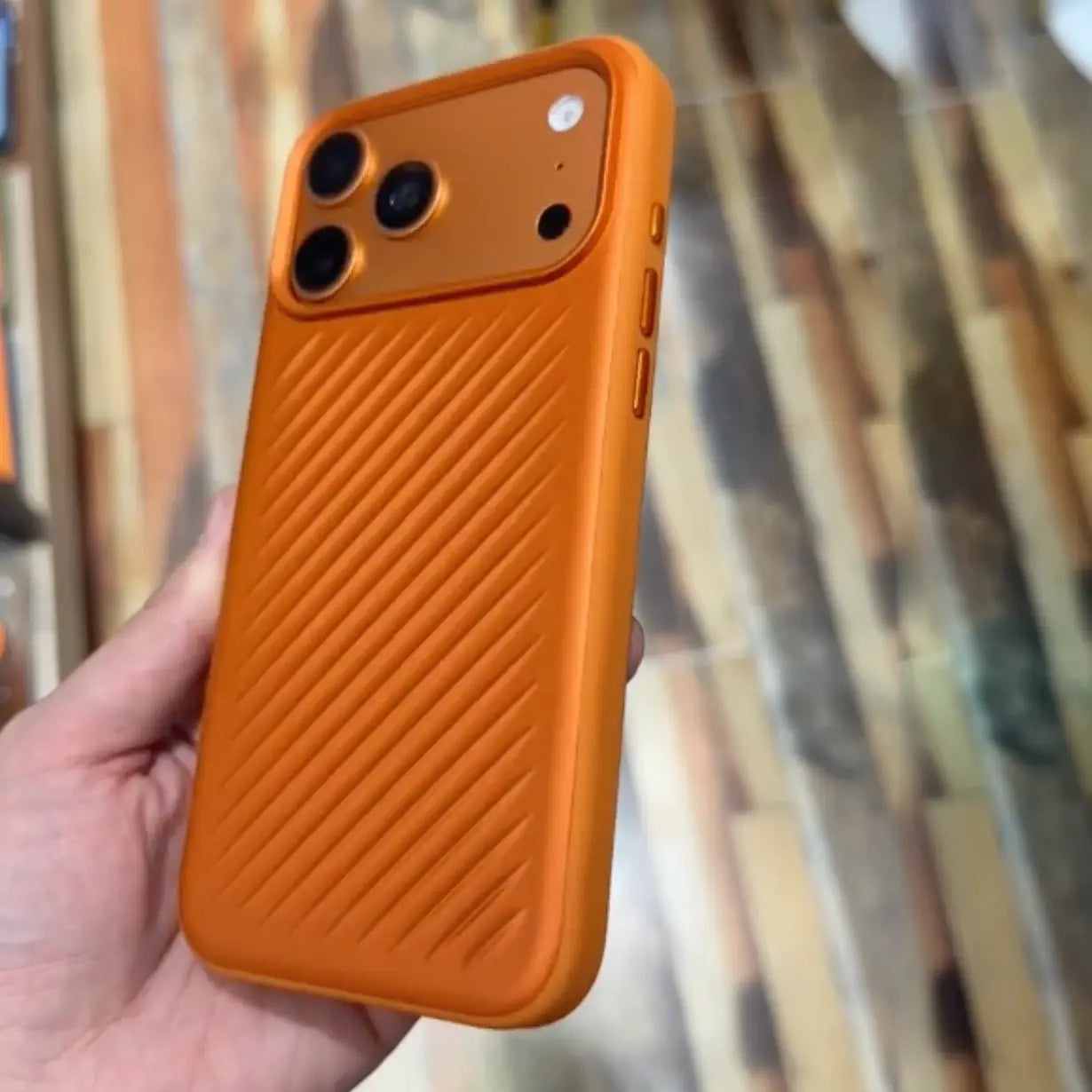 Diagonal Textured Grip Case