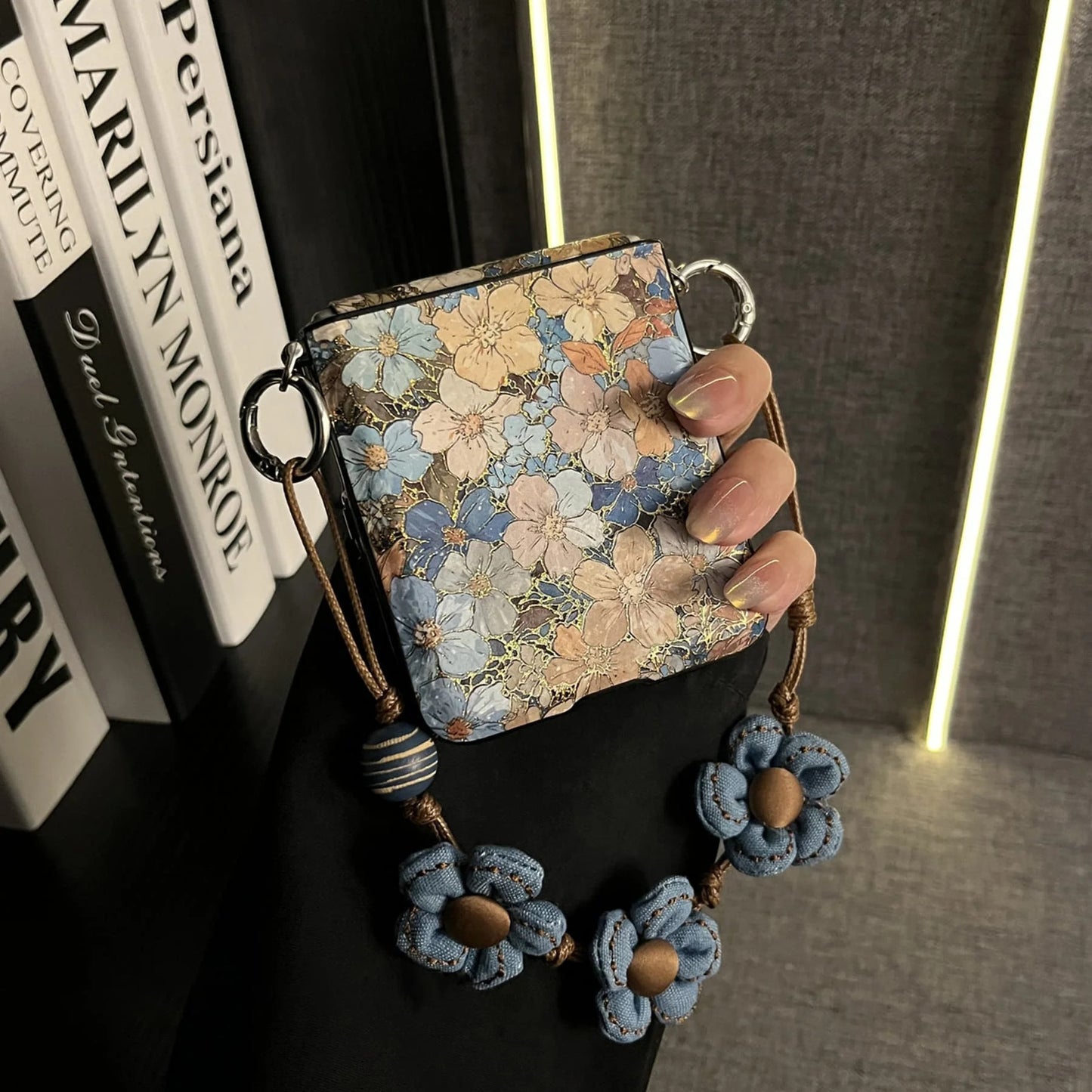 Galaxy Z Flip Series Rustic Vintage Bloom Strap Case