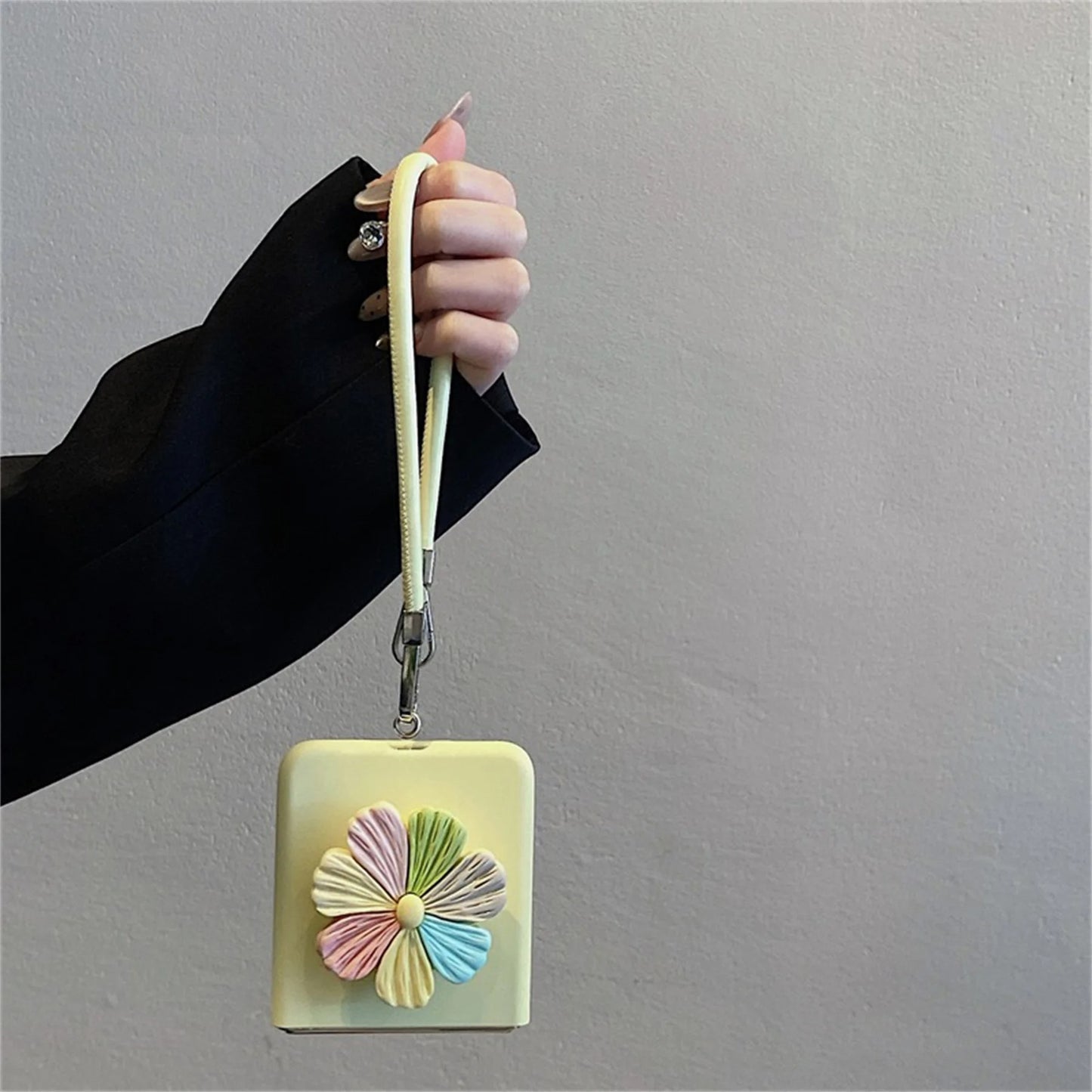 Galaxy Z Flip Series 3D Daisy Blossom Wristlet Case