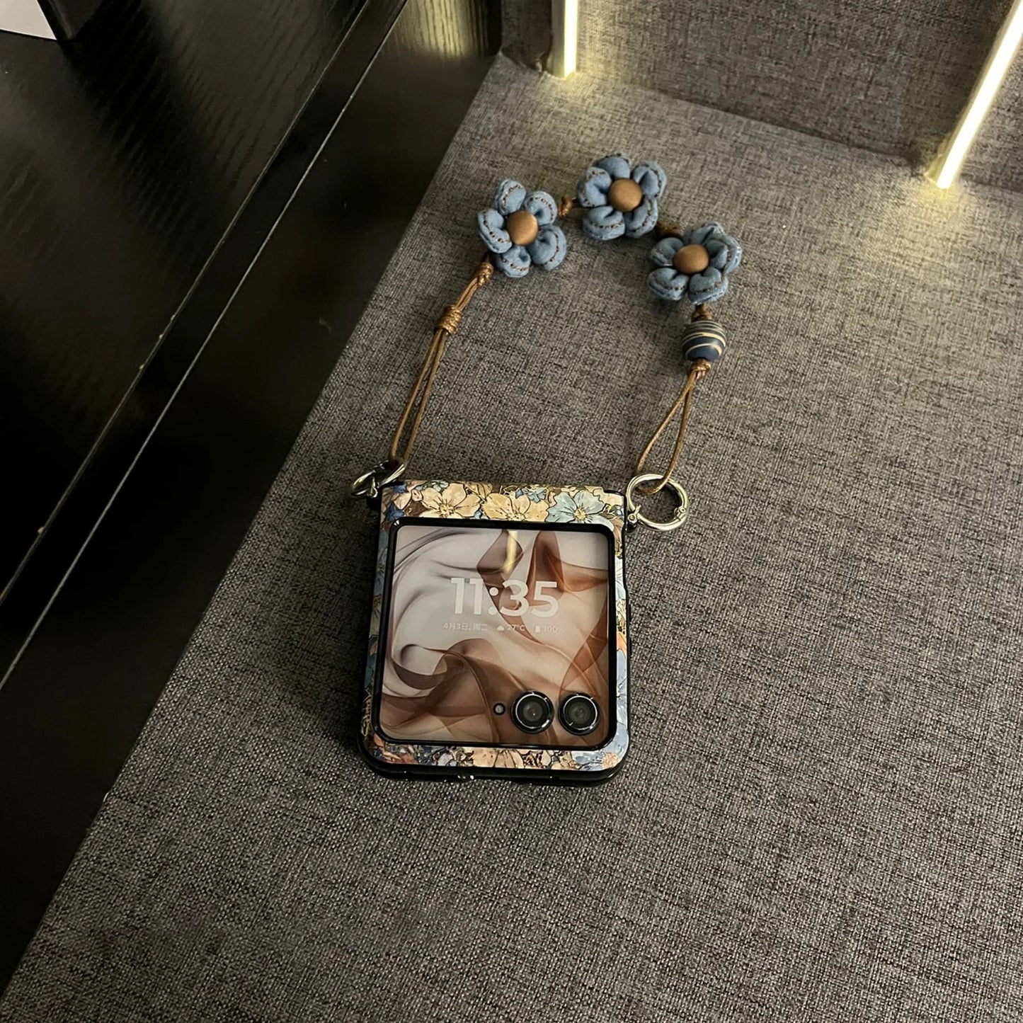 Galaxy Z Flip Series Rustic Vintage Bloom Strap Case