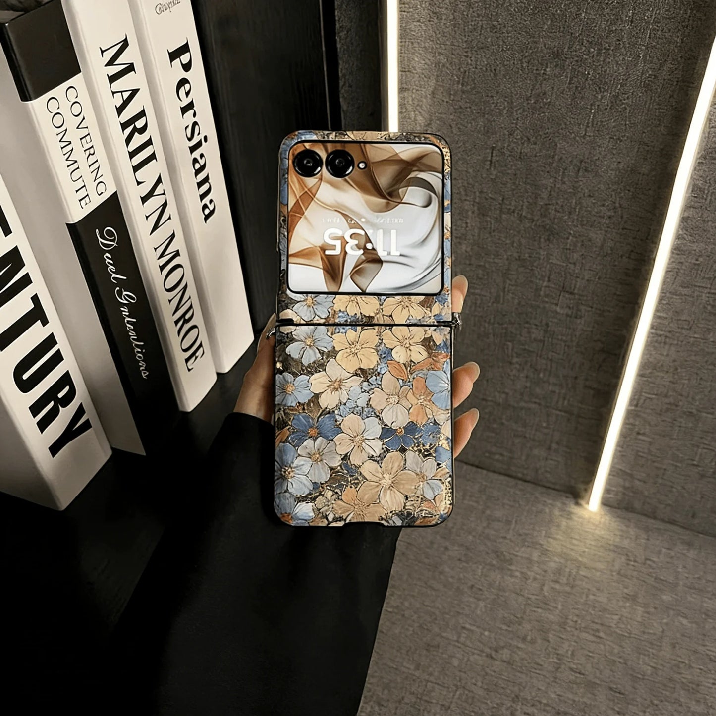 Galaxy Z Flip Series Rustic Vintage Bloom Strap Case