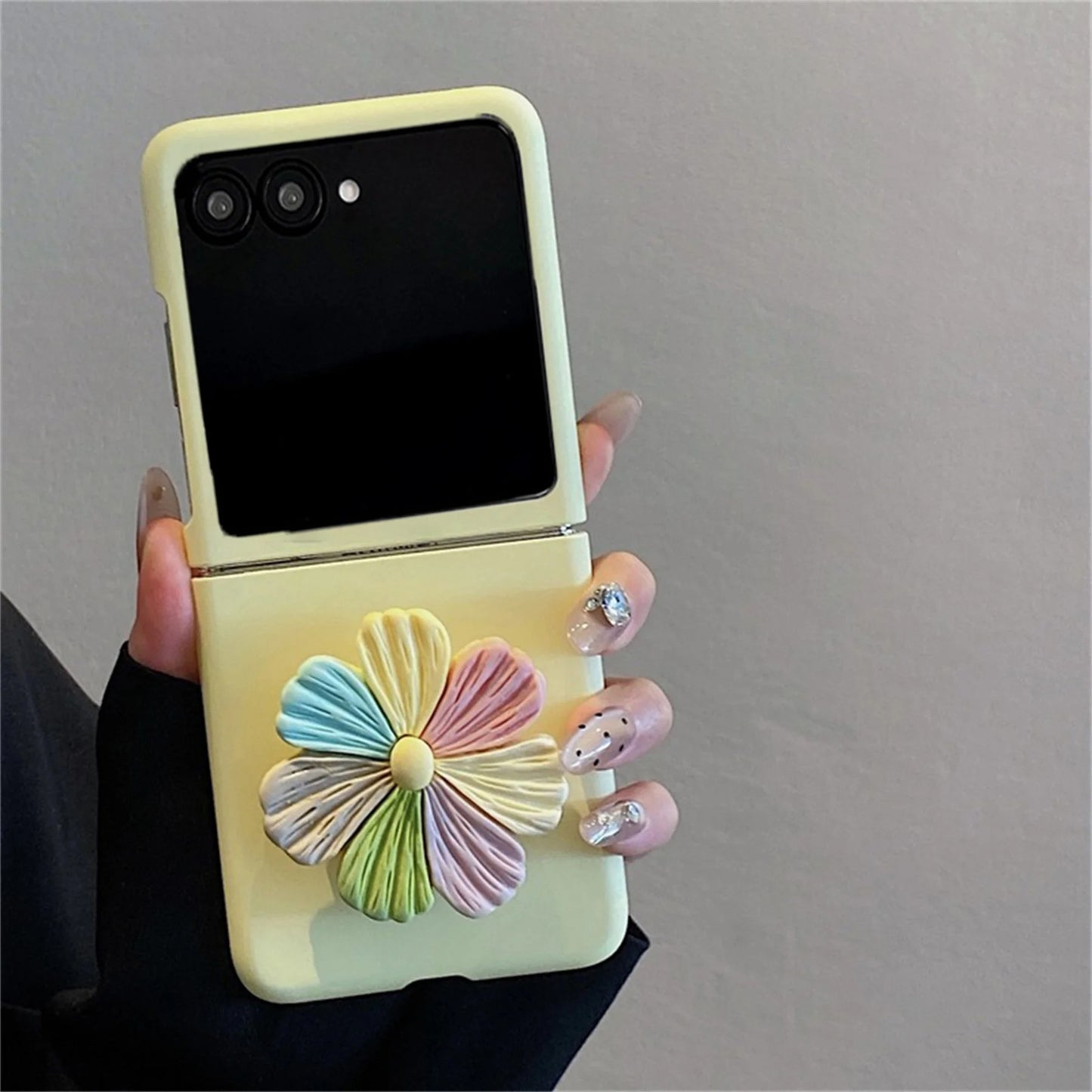 Galaxy Z Flip Series 3D Daisy Blossom Wristlet Case